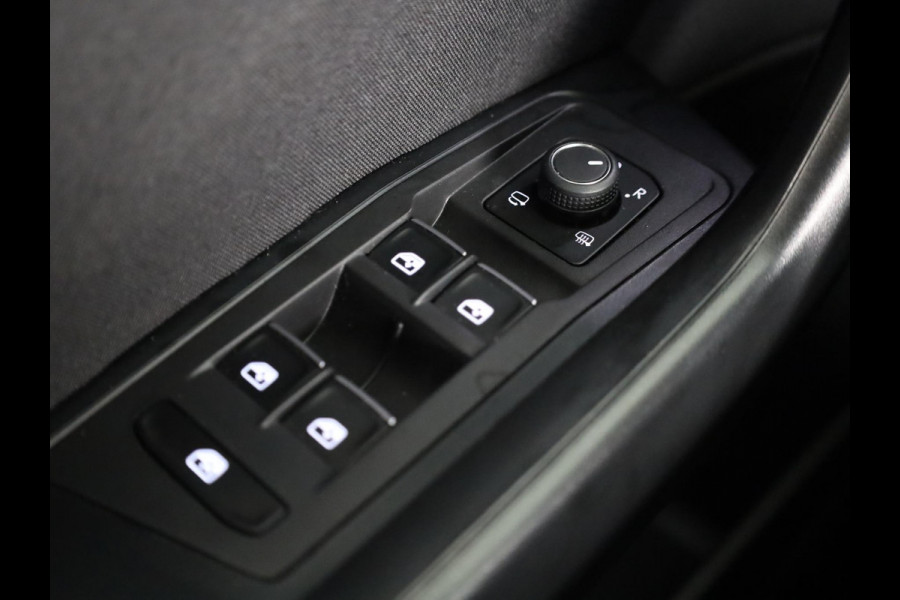 Volkswagen T-Roc 1.5 TSI Sport 150 pk Automaat (DSG) | Navigatie via App | Panoramadak | Parkeersensoren | Black Style pakket | Stoelverwarming |