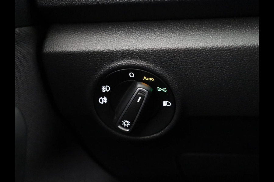 Volkswagen T-Roc 1.5 TSI Sport 150 pk Automaat (DSG) | Navigatie via App | Panoramadak | Parkeersensoren | Black Style pakket | Stoelverwarming |