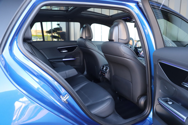 Mercedes-Benz C-Klasse Estate 300e AMG | 313PK | Massage | Head-up | Keyless | Sfeerverlichting | Stoelkoeling | Distronic+ | Leder | 2022.