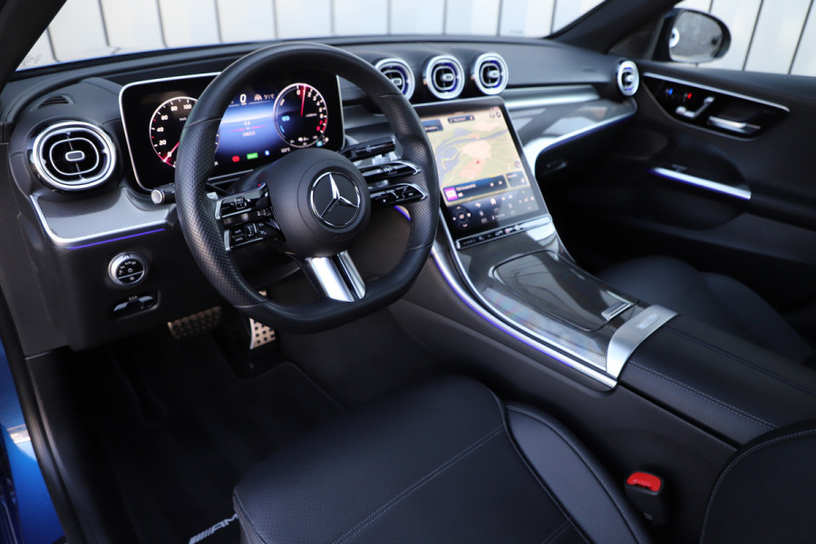 Mercedes-Benz C-Klasse Estate 300e AMG | 313PK | Massage | Head-up | Keyless | Sfeerverlichting | Stoelkoeling | Distronic+ | Leder | 2022.
