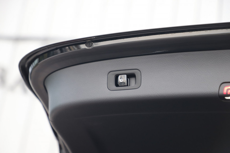 Mercedes-Benz GLC 300e AMG 4-Matic | 313PK | Head-up | Burmester | Keyless | Distronic | Digital-ligt | Sfeerverlichting | Trekhaak | 2024.