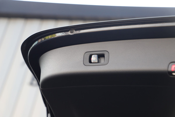 Mercedes-Benz GLC AMG 63 S E Performance | 680PK | Keramisch | Achterasbesturing | Head-up | Carbon | Burmester | Keyless-go | Track-pace | 2024.