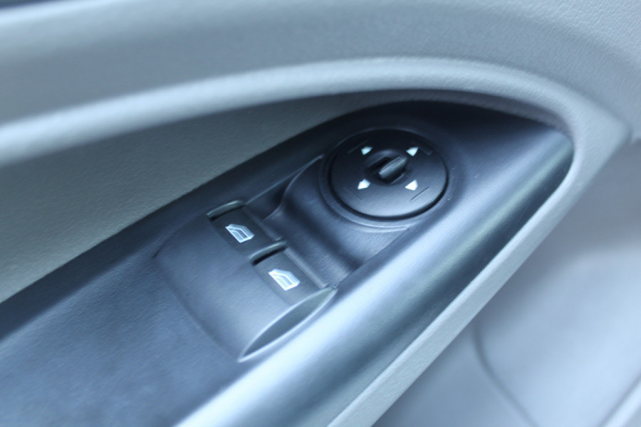 Ford Transit Connect 1.5 EcoBlue L2 Trend 3 Persoons, Airco, laadruimte Lang, schuifdeur re., spiegels verwarmb., telefoonvoorb., pdc achter,