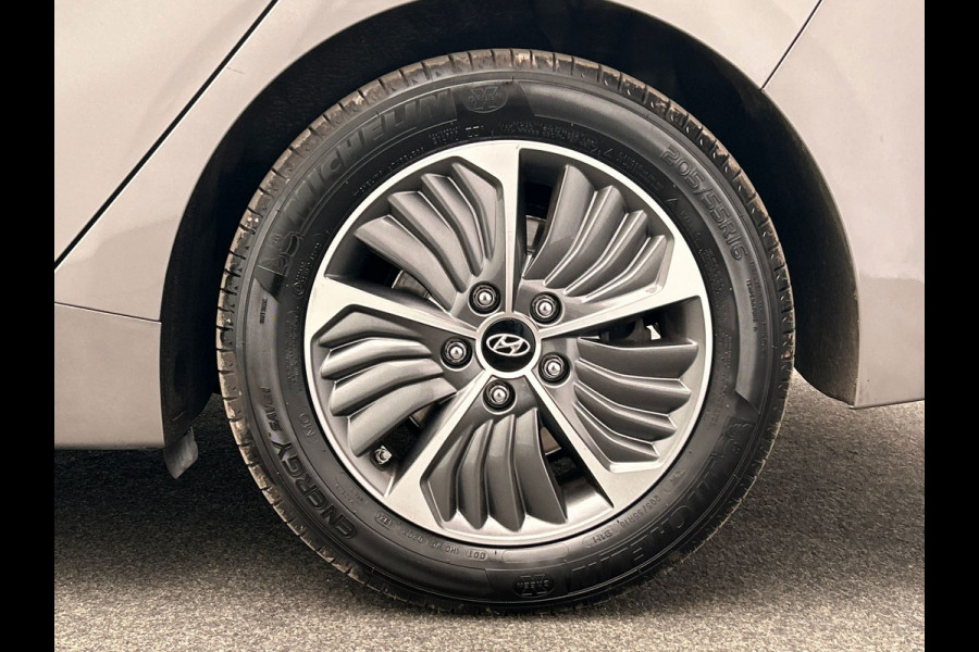 Hyundai IONIQ 1.6 GDi PHEV Comfort | Carplay | Adaptive-cruise | Camera | Schuif/kanteldak | Stoel/Stuurverwarming |