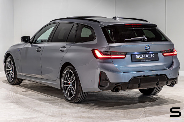 BMW 3 Serie Touring 330e|Pano|Cam|HUD|Fisc€59.700,-|Full|Gar