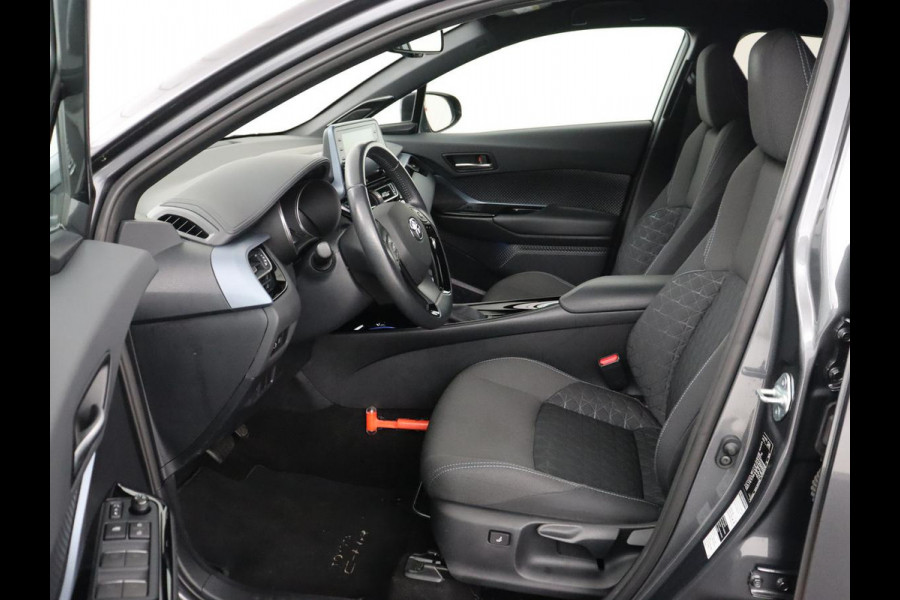 Toyota C-HR 2.0 Hybrid First Edition | Stoelverwarming | Adaptive cruise | Camera | Carplay | JBL Sound | Keyless | Full LED | Navigatie | Dodehoek detectie | Climate control | Bluetooth