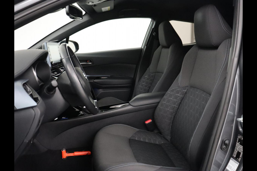 Toyota C-HR 2.0 Hybrid First Edition | Stoelverwarming | Adaptive cruise | Camera | Carplay | JBL Sound | Keyless | Full LED | Navigatie | Dodehoek detectie | Climate control | Bluetooth