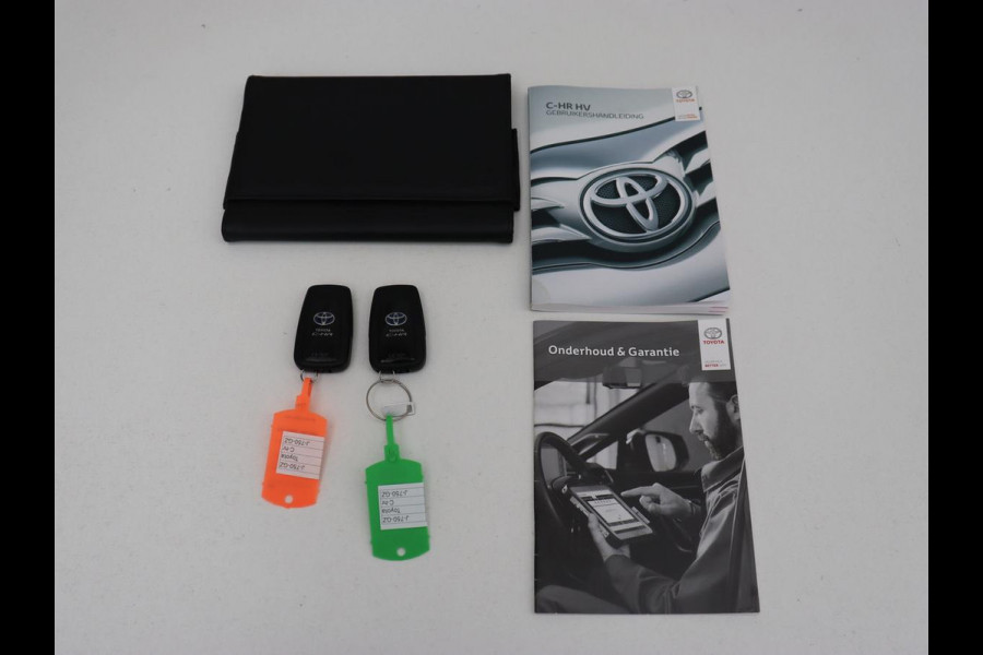 Toyota C-HR 2.0 Hybrid First Edition | Stoelverwarming | Adaptive cruise | Camera | Carplay | JBL Sound | Keyless | Full LED | Navigatie | Dodehoek detectie | Climate control | Bluetooth