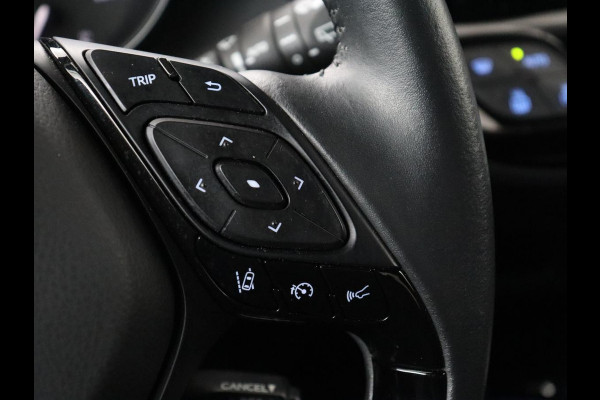 Toyota C-HR 2.0 Hybrid First Edition | Stoelverwarming | Adaptive cruise | Camera | Carplay | JBL Sound | Keyless | Full LED | Navigatie | Dodehoek detectie | Climate control | Bluetooth