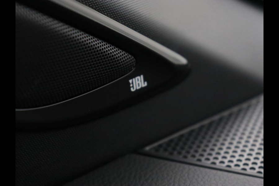 Toyota C-HR 2.0 Hybrid First Edition | Stoelverwarming | Adaptive cruise | Camera | Carplay | JBL Sound | Keyless | Full LED | Navigatie | Dodehoek detectie | Climate control | Bluetooth