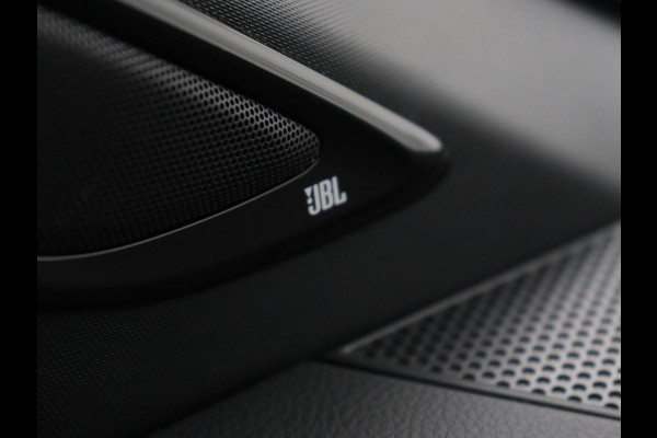 Toyota C-HR 2.0 Hybrid First Edition | Stoelverwarming | Adaptive cruise | Camera | Carplay | JBL Sound | Keyless | Full LED | Navigatie | Dodehoek detectie | Climate control | Bluetooth