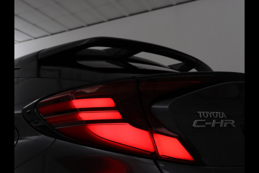 Toyota C-HR 2.0 Hybrid First Edition | Stoelverwarming | Adaptive cruise | Camera | Carplay | JBL Sound | Keyless | Full LED | Navigatie | Dodehoek detectie | Climate control | Bluetooth