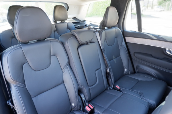 Volvo XC90 2.0 T8 AWD Ultra Dark PHEV / INCL. Fabrieksgarantie / Luchtverin