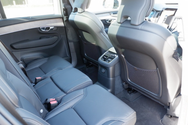 Volvo XC90 2.0 T8 AWD Ultra Dark PHEV / INCL. Fabrieksgarantie / Luchtverin