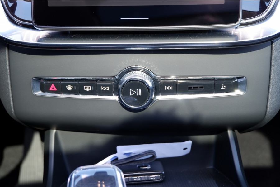 Volvo XC90 2.0 T8 AWD Ultra Dark PHEV / INCL. Fabrieksgarantie / Luchtverin