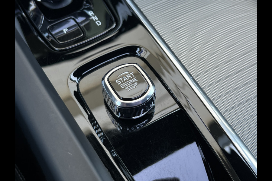 Volvo XC60 2.0 T6 Plug-in hybrid AWD Plus Black Edition | Trekhaak | Memory | Harman Kardon Audio | Pano