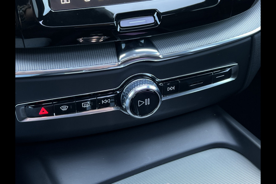 Volvo XC60 2.0 T6 Plug-in hybrid AWD Plus Black Edition | Trekhaak | Memory | Harman Kardon Audio | Pano