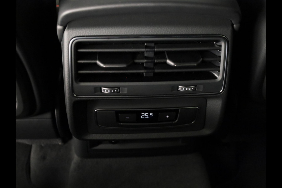 Audi Q8 Pro Line S 55 TFSI e 394 pk | Midnight emerald green | Glazen panoramadak | Bang & Olufsen Premium 3D | Sportstoelen plus voorin |