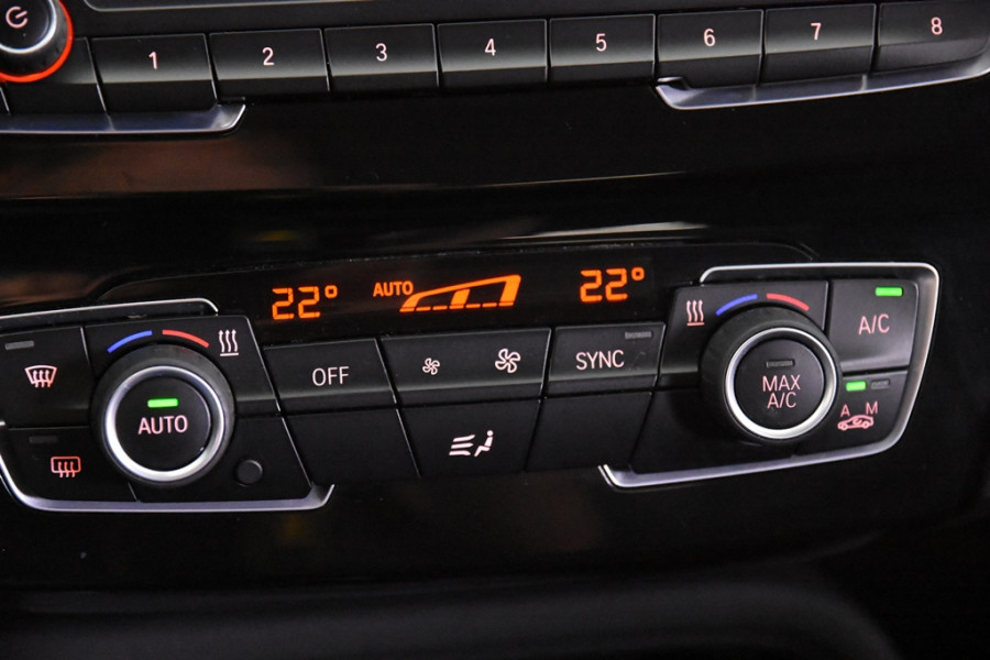 BMW X1 sDrive18i *1ste eigenaar*Navigatie*Standkachel*PDC*