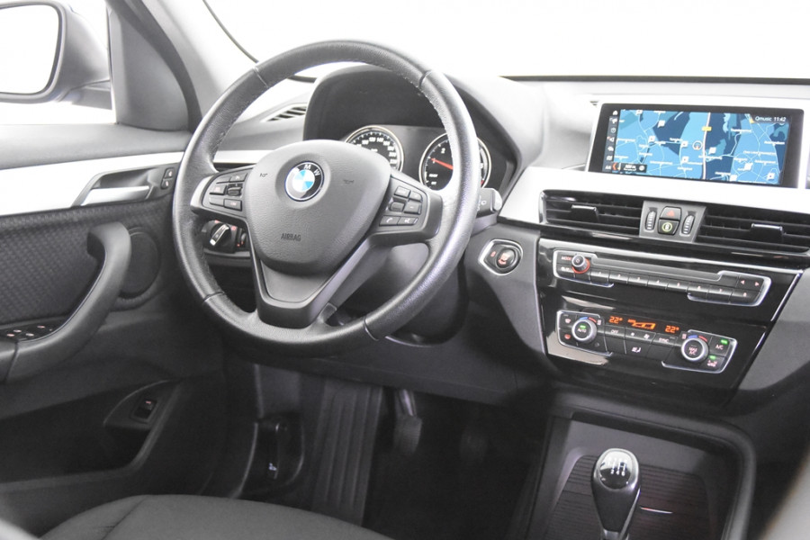 BMW X1 sDrive18i *1ste eigenaar*Navigatie*Standkachel*PDC*