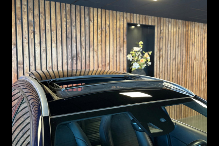 Mercedes-Benz GLA 180 Business Solution AMG / Pano / Camera / Sfeerverlichting