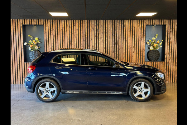 Mercedes-Benz GLA 180 Business Solution AMG / Pano / Camera / Sfeerverlichting