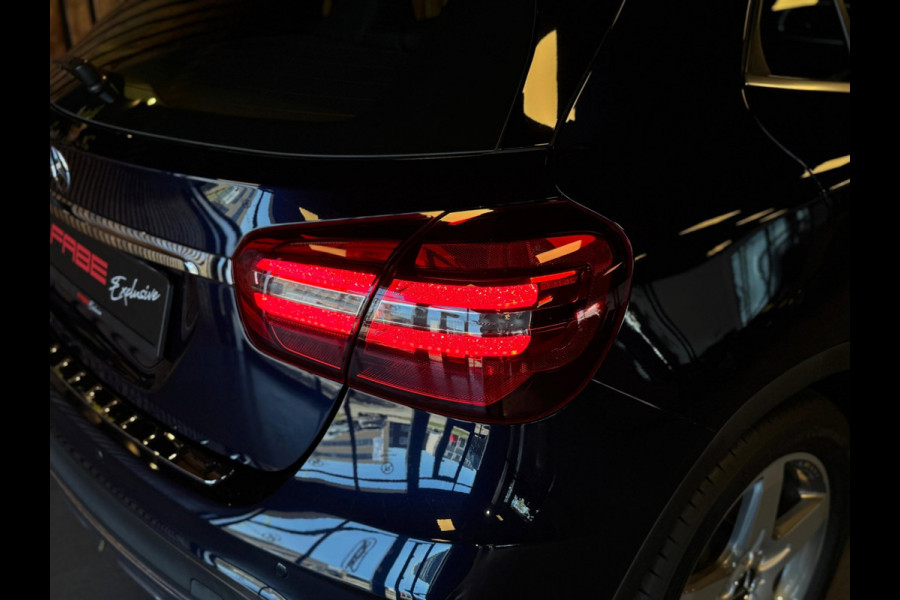 Mercedes-Benz GLA 180 Business Solution AMG / Pano / Camera / Sfeerverlichting