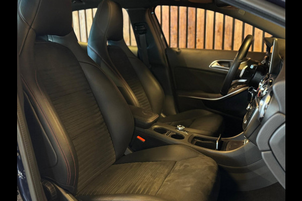 Mercedes-Benz GLA 180 Business Solution AMG / Pano / Camera / Sfeerverlichting
