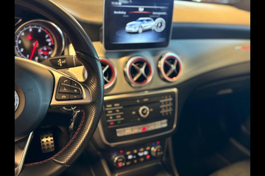Mercedes-Benz GLA 180 Business Solution AMG / Pano / Camera / Sfeerverlichting