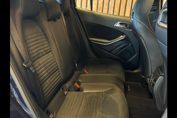 Mercedes-Benz GLA 180 Business Solution AMG / Pano / Camera / Sfeerverlichting