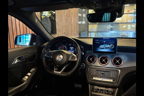 Mercedes-Benz GLA 180 Business Solution AMG / Pano / Camera / Sfeerverlichting