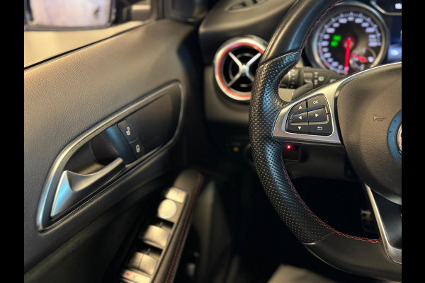 Mercedes-Benz GLA 180 Business Solution AMG / Pano / Camera / Sfeerverlichting