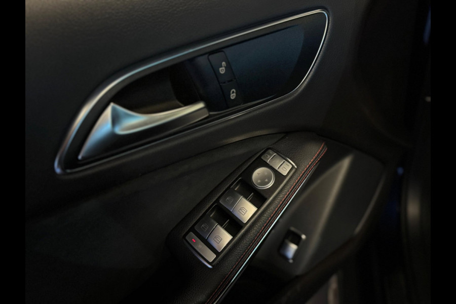 Mercedes-Benz GLA 180 Business Solution AMG / Pano / Camera / Sfeerverlichting