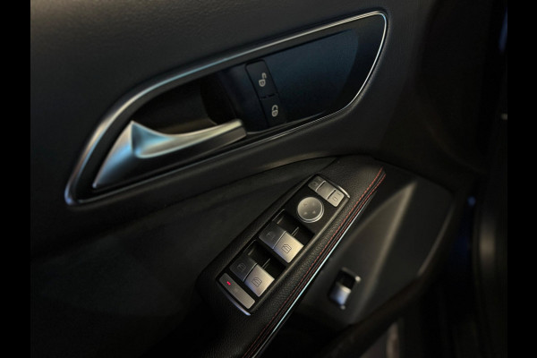 Mercedes-Benz GLA 180 Business Solution AMG / Pano / Camera / Sfeerverlichting