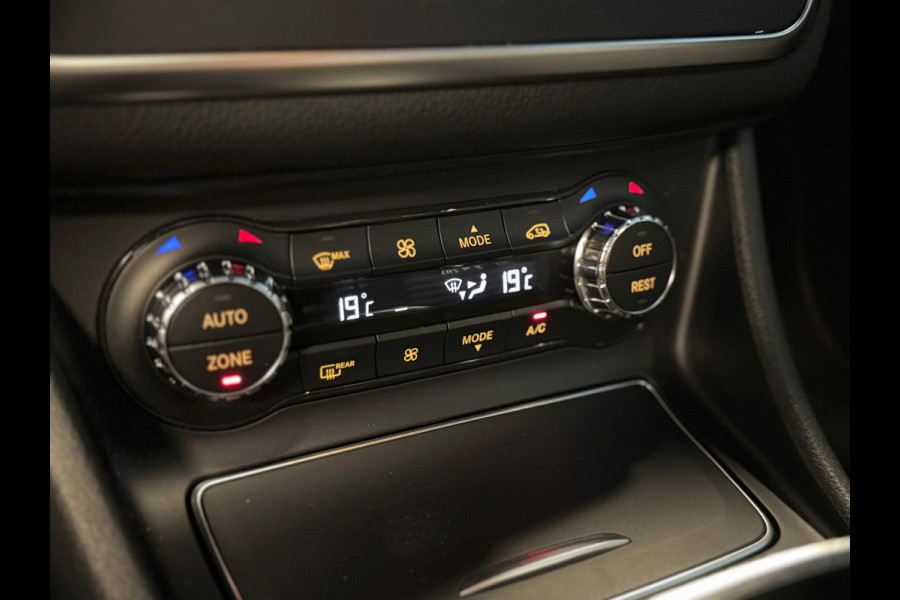 Mercedes-Benz GLA 180 Business Solution AMG / Pano / Camera / Sfeerverlichting