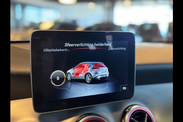 Mercedes-Benz GLA 180 Business Solution AMG / Pano / Camera / Sfeerverlichting