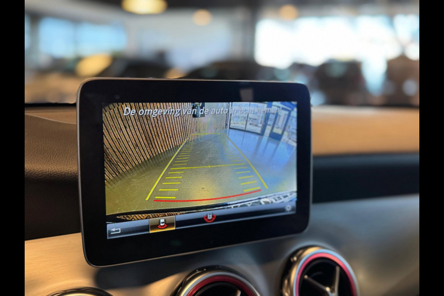 Mercedes-Benz GLA 180 Business Solution AMG / Pano / Camera / Sfeerverlichting