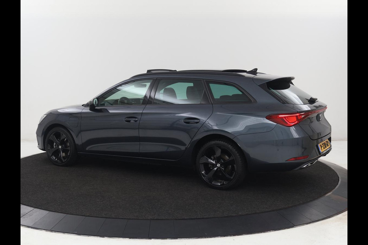 Seat Leon 1.4 TSI eHybrid PHEV FR Business Intense | Panoramadak | Stoelverwarming | Camera | Adaptive cruise | Carplay | Navigatie | Full LED | Park Assist | Climate control | Sportstoelen | Plug In