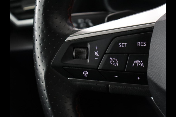 Seat Leon 1.4 TSI eHybrid PHEV FR Business Intense | Panoramadak | Stoelverwarming | Camera | Adaptive cruise | Carplay | Navigatie | Full LED | Park Assist | Climate control | Sportstoelen | Plug In