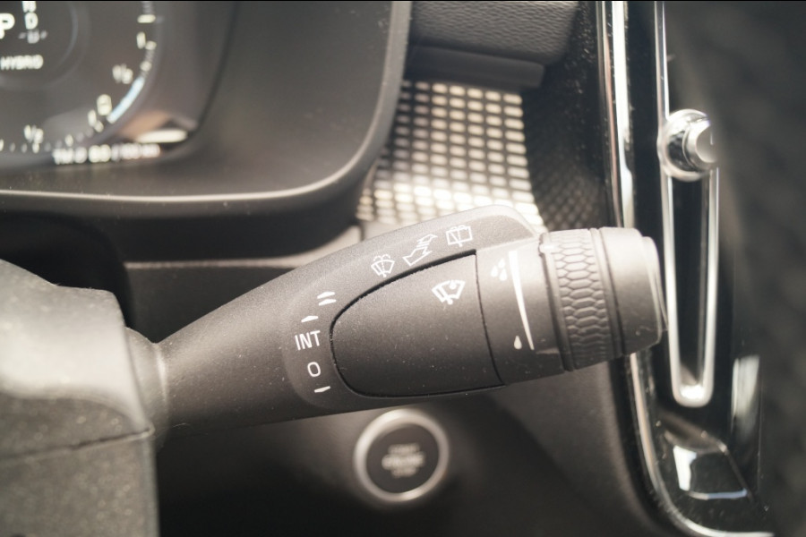 Volvo XC40 1.5 T5 Recharge R-Design -NAVI-ECC-CAM-PDC-