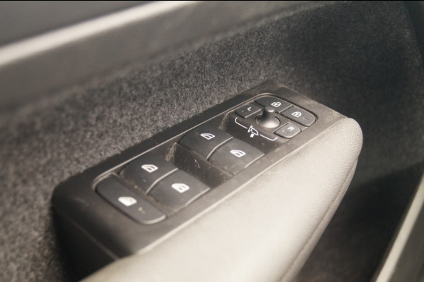 Volvo XC40 1.5 T5 Recharge R-Design -NAVI-ECC-CAM-PDC-