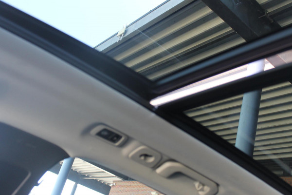 Volvo XC60 B5 250PK Automaat Momentum Exclusive Panoramisch schuif-kanteldak / Head-Up display / Semi elektrisch wegklapbare trekhaak / 19" lichtmetalen velgen / 360 graden rondomzicht camera