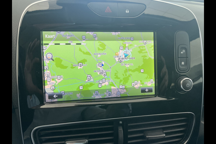 Renault Clio Estate 0.9 TCe Intens Airco - Achteruitrijcamera - Parkeersensor achter - Navigatie - Cruise control - Dakrails - Licht metalen velgen 16 inch - Led verlichting - Elektrische ramen - Keyless entry/ start - Bluetooth - Stuur multifunctioneel - Stuur leder - Radio