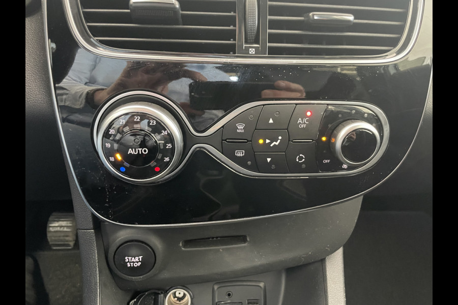 Renault Clio Estate 0.9 TCe Intens Airco - Achteruitrijcamera - Parkeersensor achter - Navigatie - Cruise control - Dakrails - Licht metalen velgen 16 inch - Led verlichting - Elektrische ramen - Keyless entry/ start - Bluetooth - Stuur multifunctioneel - Stuur leder - Radio