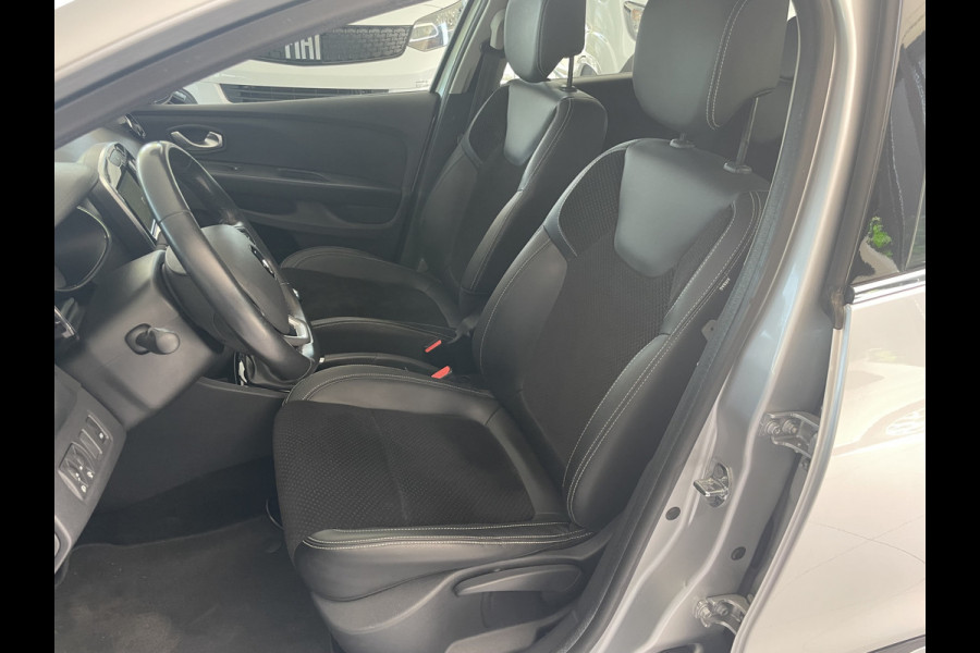 Renault Clio Estate 0.9 TCe Intens Airco - Achteruitrijcamera - Parkeersensor achter - Navigatie - Cruise control - Dakrails - Licht metalen velgen 16 inch - Led verlichting - Elektrische ramen - Keyless entry/ start - Bluetooth - Stuur multifunctioneel - Stuur leder - Radio