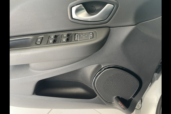Renault Clio Estate 0.9 TCe Intens Airco - Achteruitrijcamera - Parkeersensor achter - Navigatie - Cruise control - Dakrails - Licht metalen velgen 16 inch - Led verlichting - Elektrische ramen - Keyless entry/ start - Bluetooth - Stuur multifunctioneel - Stuur leder - Radio