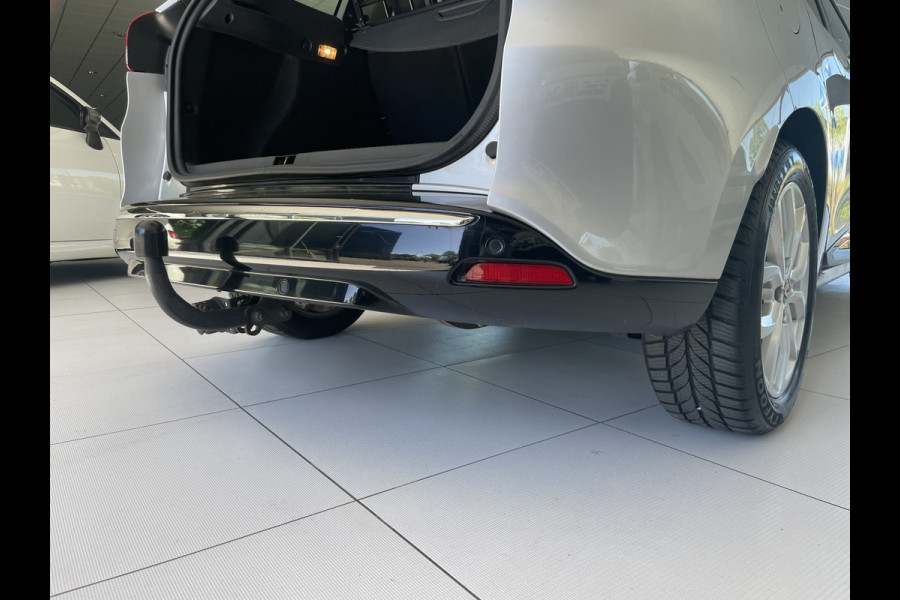 Renault Clio Estate 0.9 TCe Intens Airco - Achteruitrijcamera - Parkeersensor achter - Navigatie - Cruise control - Dakrails - Licht metalen velgen 16 inch - Led verlichting - Elektrische ramen - Keyless entry/ start - Bluetooth - Stuur multifunctioneel - Stuur leder - Radio