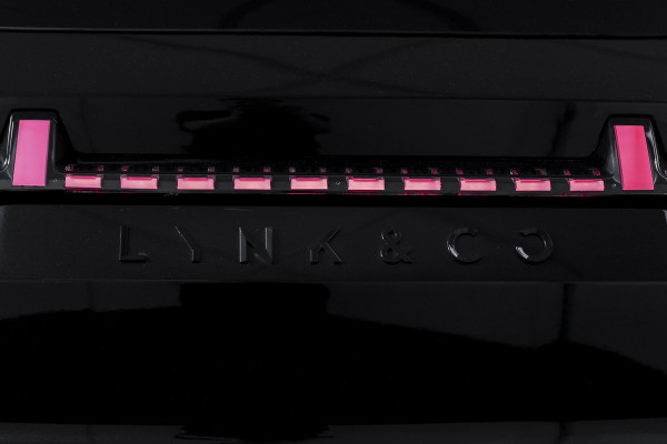 Lynk & Co 08 1.5 PHEV 349 PK More | 200km Elek. | S/K-Panodak | Elek. Stoel+Massage | Stoelverw.+Ventilatie | Matrix Led | Harman/Kardon | 360 Camera | Adapt. Cruise | NAV+App. Connect | LM 21" | 1023