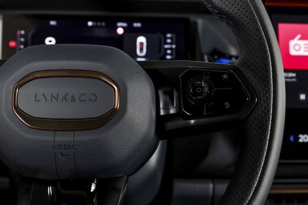 Lynk & Co 08 1.5 PHEV 349 PK More | 200km Elek. | S/K-Panodak | Elek. Stoel+Massage | Stoelverw.+Ventilatie | Matrix Led | Harman/Kardon | 360 Camera | Adapt. Cruise | NAV+App. Connect | LM 21" | 1023