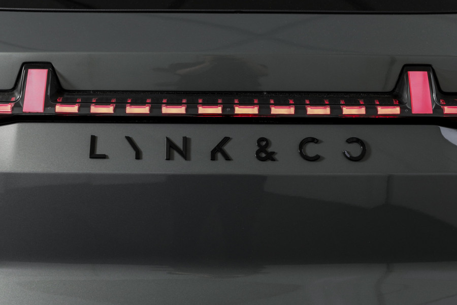 Lynk & Co 08 1.5 PHEV 349 PK More | 200km Elek. | S/K-Panodak | Elek. Stoel+Massage | Stoelverw.+Ventilatie | Matrix Led | Harman/Kardon | 360 Camera | Adapt. Cruise | NAV+App. Connect | LM 21" | 4146